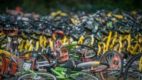 广州废弃共享单车达30万辆以上:这下清理回收难了!
