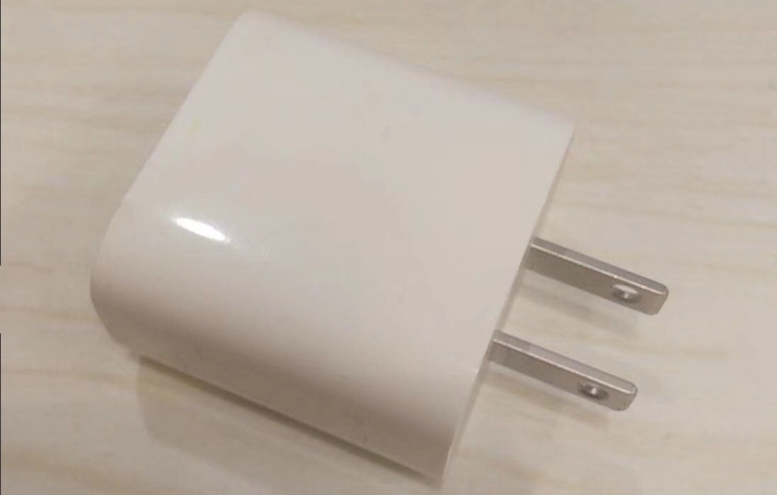 新款iPhone将配新18W USB-C快速充电器