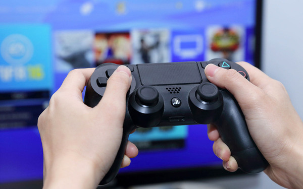 索尼 PS4 Pro 五亿台纪念限定版游戏主机开售