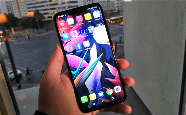 华为推Mate 20 Lite：6.3寸刘海屏