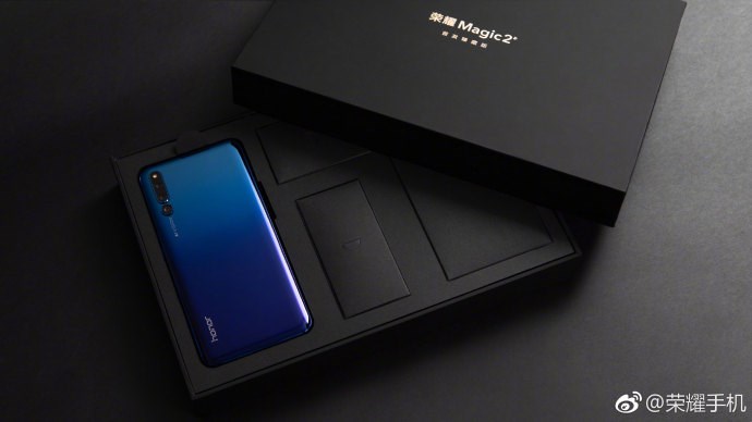 荣耀Magic2真机图赏：“糟了，是心动的感觉”
