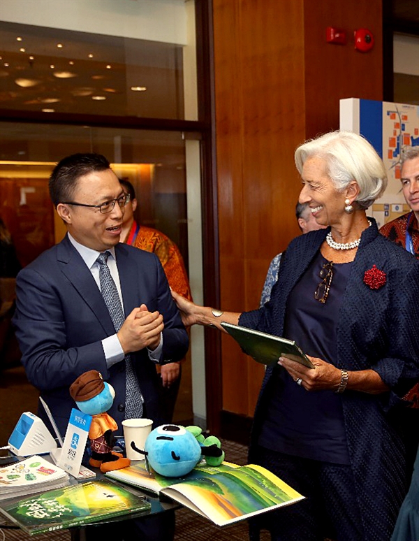 支付宝会说法语啦!蚂蚁金服圈粉