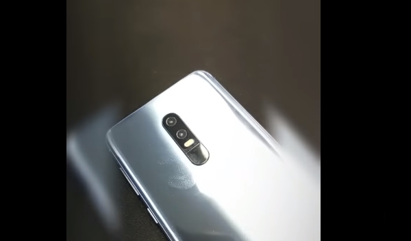 华硕ZenFone 6上手视频曝光：“斜刘海”设计