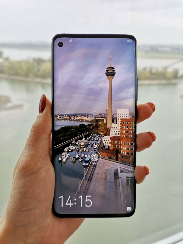 Galaxy S10渲染图再爆:前摄开孔打在屏幕左上角