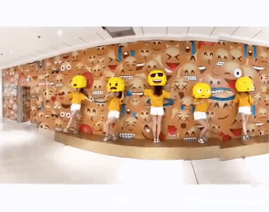 在iphone里使用全景模式拍出分身效果的具体操作