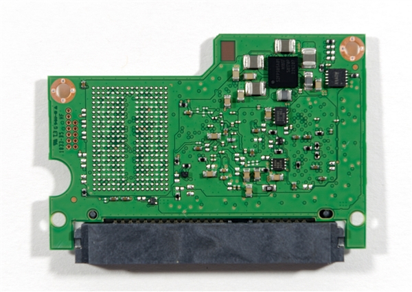 三星860 QVO没有完全利用整块PCB,预留一半空焊位