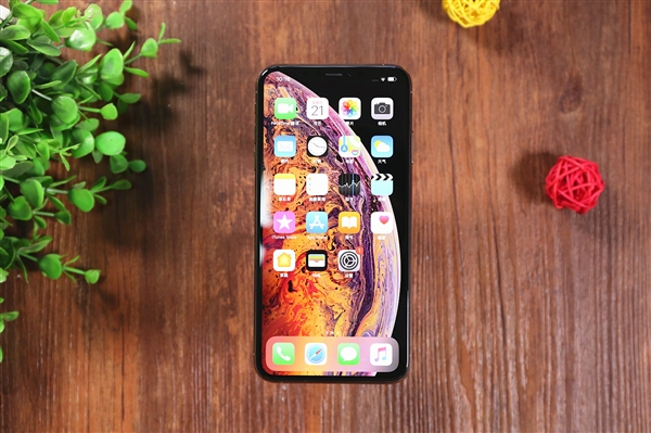 外媒：LG终于开始为苹果新iPhone批量生产OLED屏