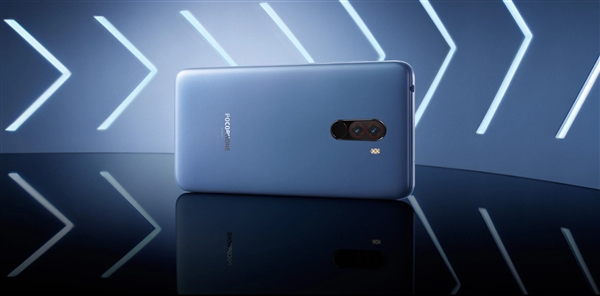 小米POCOPHONE F1亮相英国:329.99英镑起售