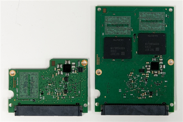 三星860 QVO没有完全利用整块PCB,预留一半空焊位