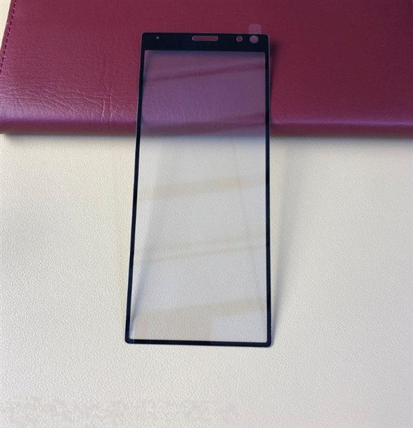 索尼Xperia XA3贴膜亮相:大额头风格