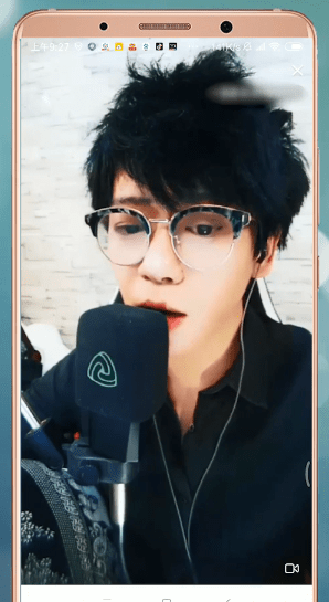 一直播APP将弹幕关掉的基础操作