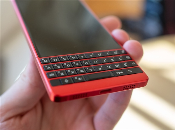 黑莓KEY2红色版正式露面：约5000元