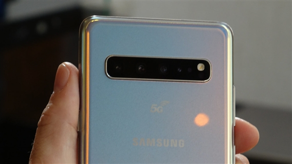 三星带来首款商用5G手机：Galaxy 10 5G