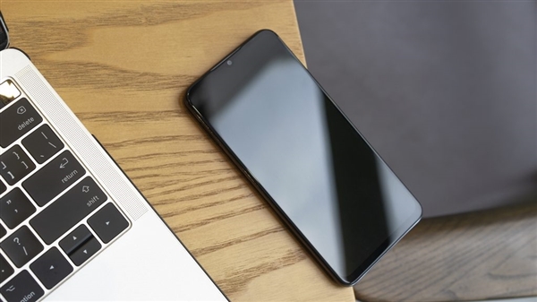 魅族Note9真机被曝：水滴屏、窄边框