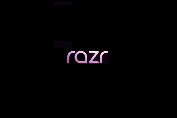 摩托罗拉Razr可折叠手机亮相SIG：上下折叠