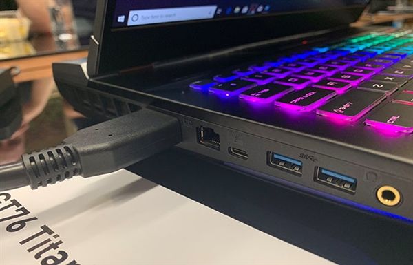 微星旗下GT76 Titan上线：i9-9900K处理器