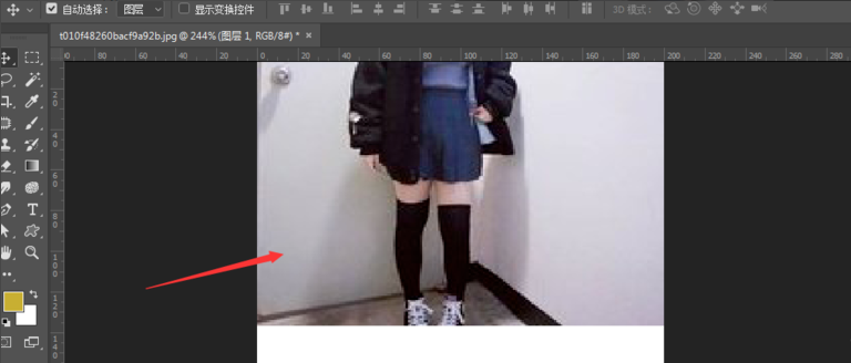 Photoshop修出大长腿的操作过程