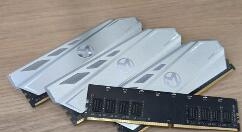 铭瑄32G RGB内存条登场 价格留悬念