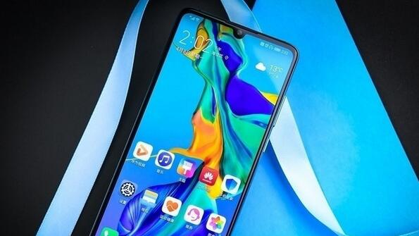 华为P30 Pro水滴全面屏：视觉体验完美