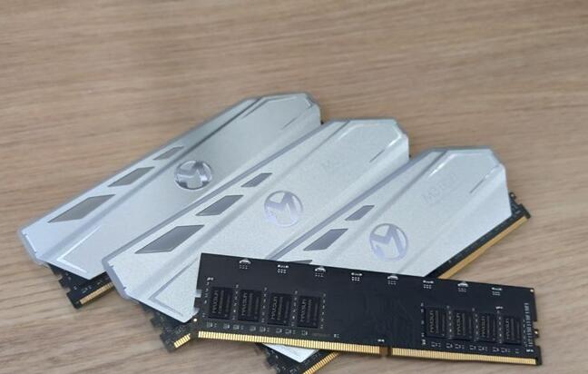 铭瑄32G RGB内存条登场 价格留悬念