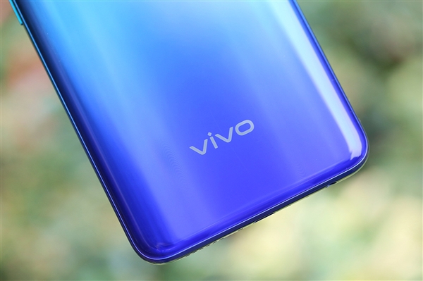 vivo新机入网：水滴屏+4400大电池