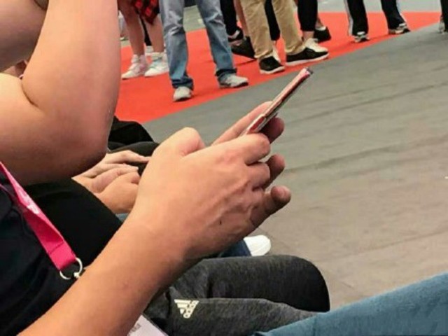 倪飞再次爆料努比亚Z20 提供潘通流行配色