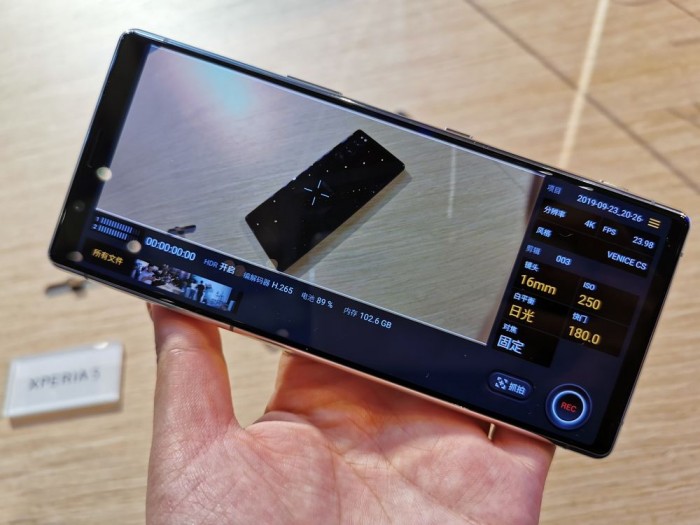 索尼Xperia 5上架：造型美！