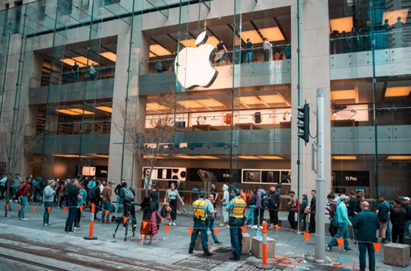 iPhone 11于国外火了：老外疯抢节奏