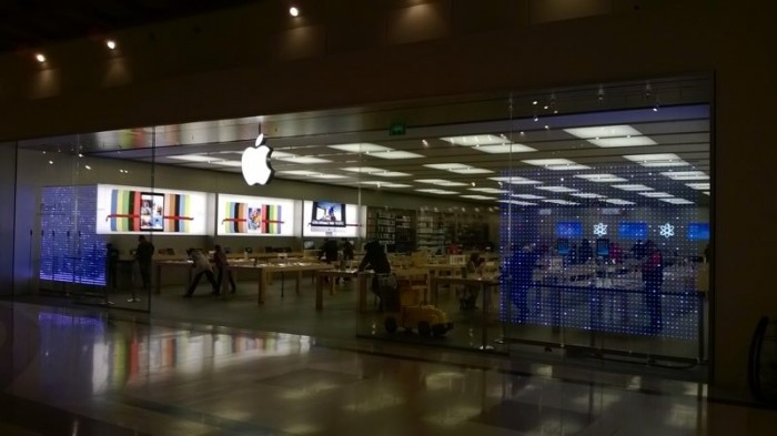 苹果多家Apple Store出现新3D橱窗显示