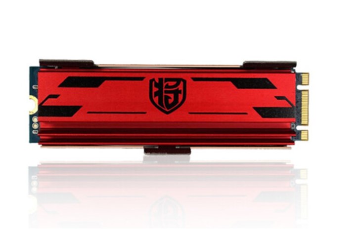 影驰上线铁甲战将SSD：配散热马甲