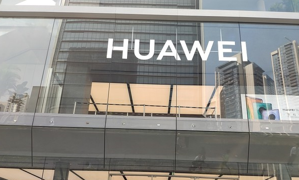 华为准备于海外上线新机 屏下隐藏式前置摄像头