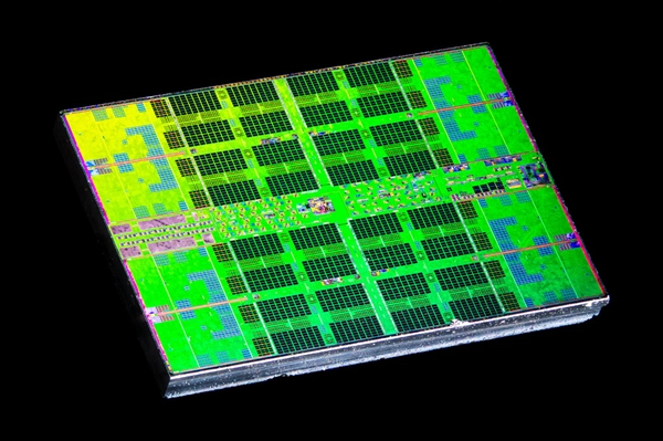 AMD三代锐龙：98.9亿晶体管成简直就艺术品