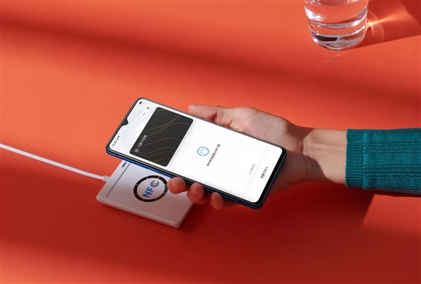 OPPO副总裁透露：50W无线快充要商用