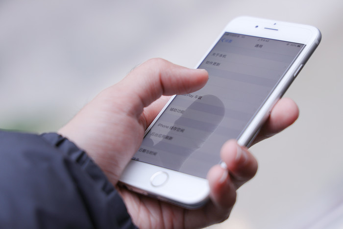 谷歌统一安卓10.0开机桌面有变化：新字体 机器人LOGO来了