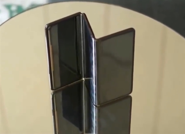 TCL三折手机曝光：视觉让人震撼