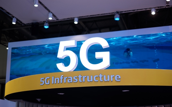 双模5G！小米 Redmi K30：首款挖孔屏手机来了