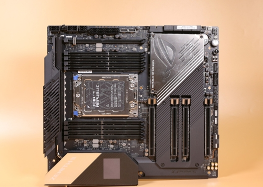 三代撕裂者TRX40主板：见识下真板皇