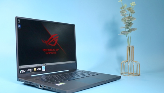 赞！240Hz游戏本图赏：薄到难以置信