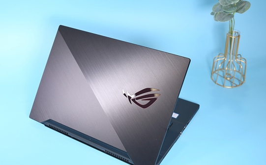 赞！240Hz游戏本图赏：薄到难以置信