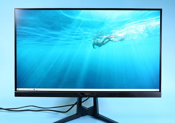 来看一波赏图！电竞旗舰就该这个样：2K屏+165Hz刷新率