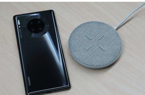 华为27W无线充电器上手：绝对不后悔 堪比有线