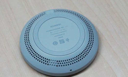 华为27W无线充电器上手：绝对不后悔 堪比有线