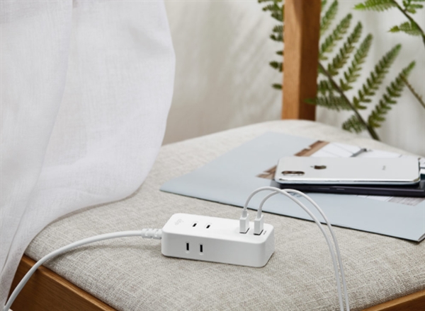 小米开卖迷你版三位插线板 ：还有2个USB