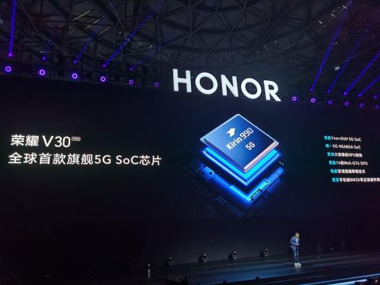 5G除了测速还能干啥？用手机玩《英雄联盟》PC大作