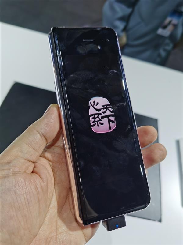 尊享VIP服务!三星第二款折叠屏手机W20 5G来了