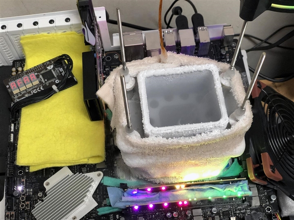 AMD 32核神U超出恐怖频率：连破21项纪录