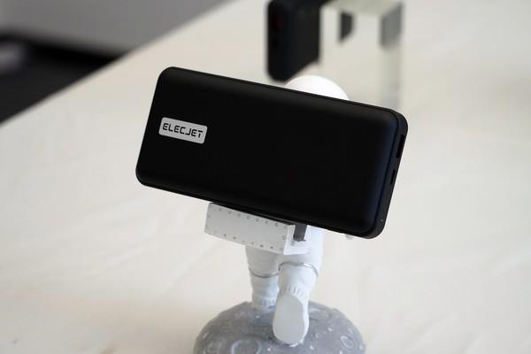 石墨烯充电宝 ：18分钟充满5000mAh！