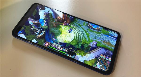 5G除了测速还能干啥？用手机玩《英雄联盟》PC大作