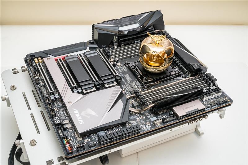 Intel发烧12/14核战AMD主流12/16核！意外