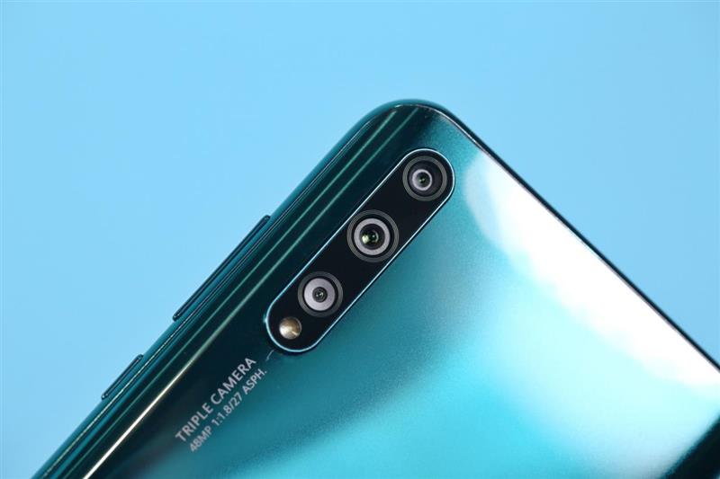 屏幕指纹+OLED屏 面面俱到的千元新作评测